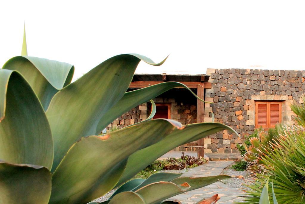 Residence Cuore Mediterraneo Pantelleria Bagian luar foto